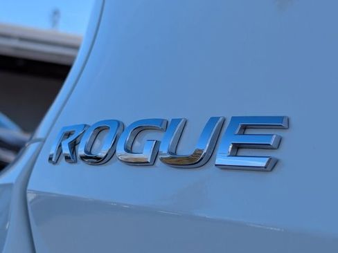 Used 2017 Nissan Rogue SV image 28