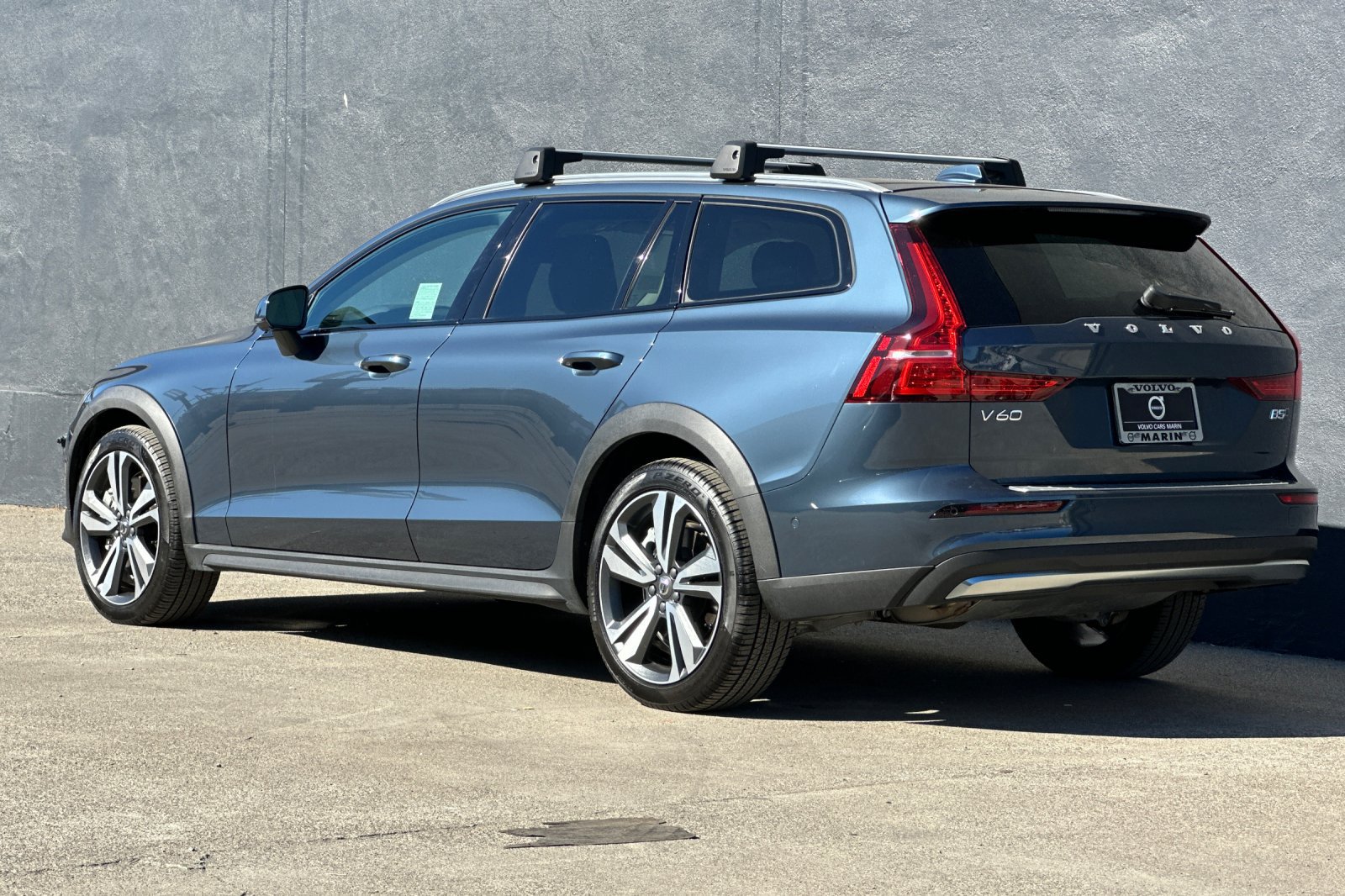 Certified 2025 Volvo V60 B5 Cross Country Plus w/ Protection Package Premier AWD/4WD image 7