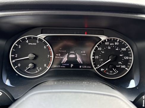 Used 2025 Nissan Rogue SV image 13