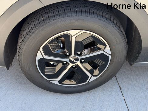 New 2026 Kia Niro LX FWD image 8
