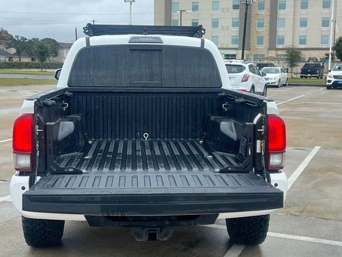 Used 2019 Toyota Tacoma TRD Off-Road w/ Technology Package image 13