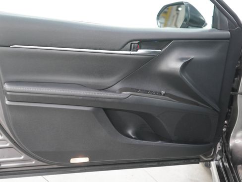 Used 2022 Toyota Camry XSE FWD image 17