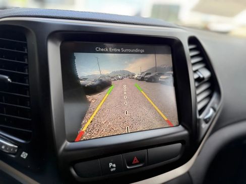 Used 2017 Jeep Cherokee 75th Anniversary image 31