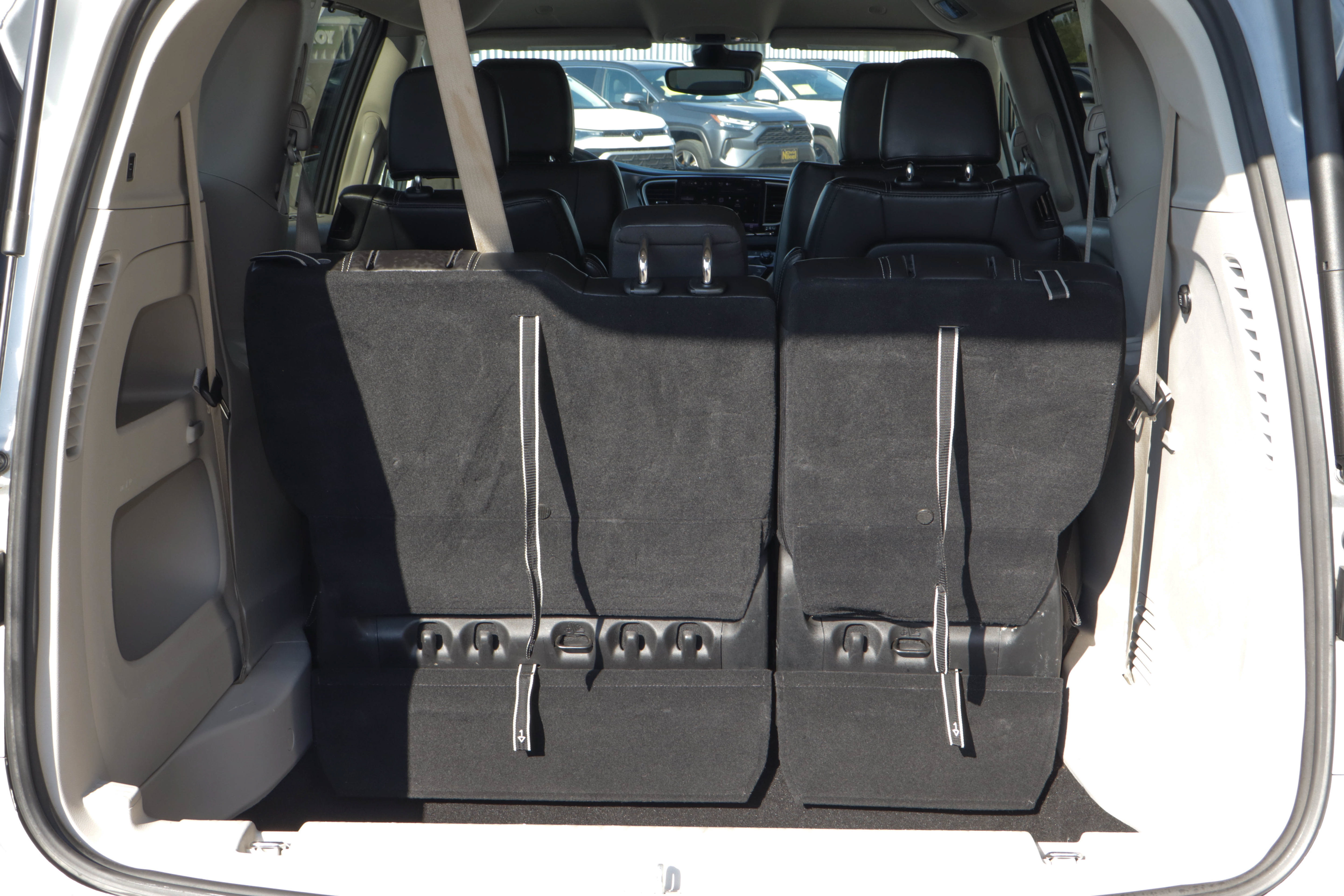 Used 2023 Chrysler Pacifica Touring-L FWD image 10