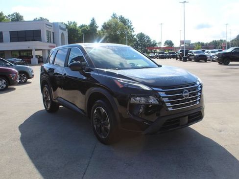 Used 2025 Nissan Rogue SV FWD image 11