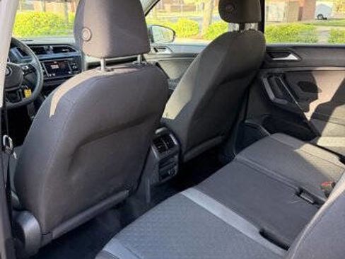 Used 2020 Volkswagen Tiguan S image 22
