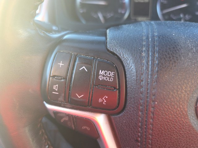 Used 2018 Toyota Highlander XLE FWD image 16