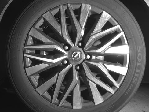 Used 2025 Nissan Altima 2.5 SV FWD image 12