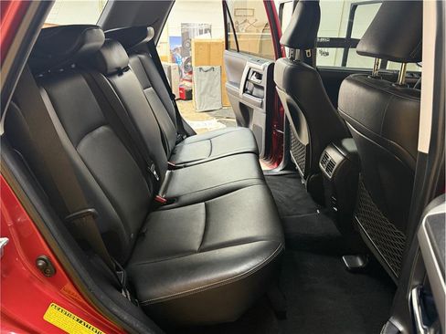 Used 2018 Toyota 4Runner Limited w/ Four Season Floor Mat Package image 19