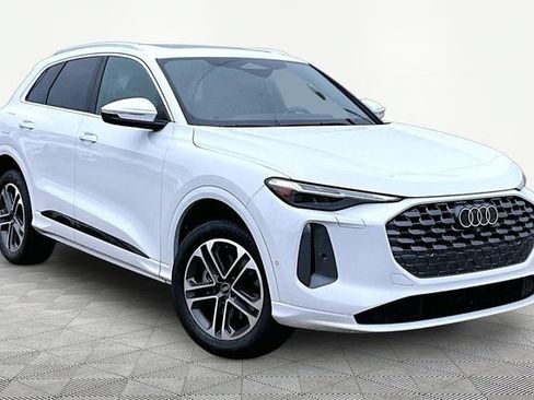 Certified 2025 Audi Q5 Premium AWD/4WD image 11