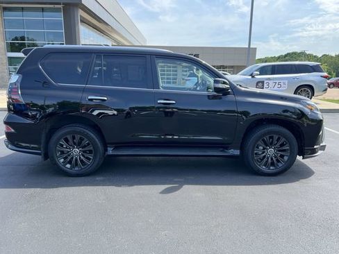 Used 2023 Lexus GX 460 Premium w/ Accessory Package AWD/4WD image 2