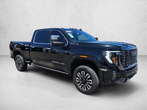 Used 2024 GMC Sierra 3500 Denali Ultimate AWD/4WD image 3
