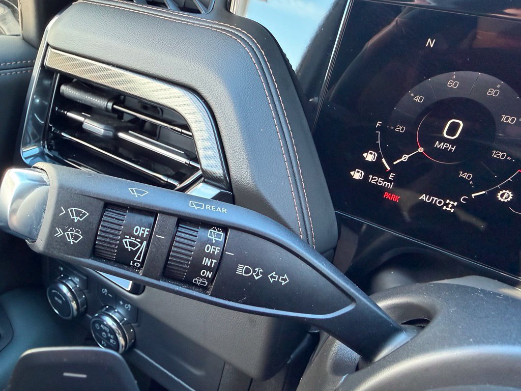 Used 2025 GMC Yukon AT4 w/ AT4 Premium Package AWD/4WD image 26