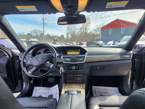 Used 2010 Mercedes-Benz E 350 4MATIC Sedan image 16