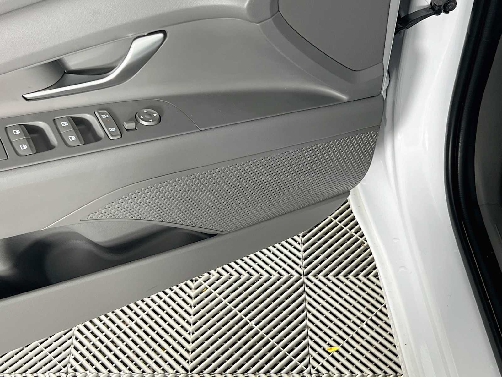 Certified 2024 Hyundai Elantra SEL w/ Convenience Package FWD image 19