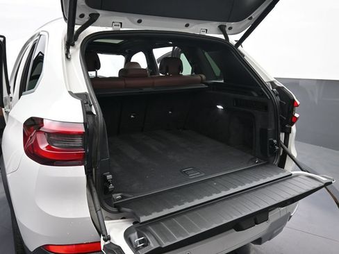Used 2023 BMW X5 xDrive40i w/ Premium Package AWD/4WD image 17