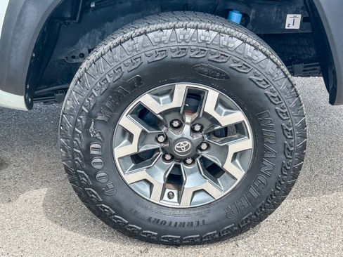 Used 2023 Toyota Tacoma TRD Off-Road w/ Black Out Package (TMS) image 11