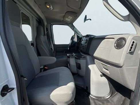 Used 2017 Ford E-350 and Econoline 350 Super Duty RWD image 15
