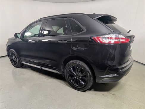 Used 2022 Ford Edge SE w/ Black Appearance Package image 5