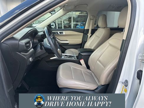 Used 2022 Ford Explorer XLT w/ Equipment Group 202A image 7