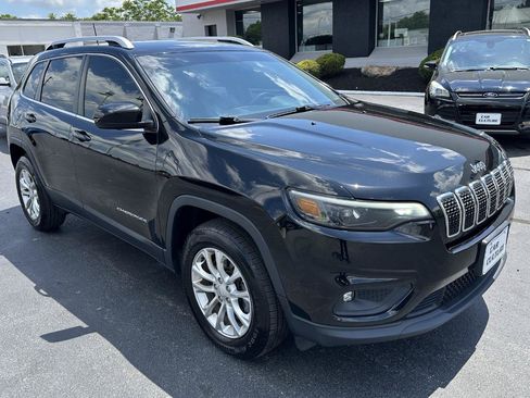 Used 2019 Jeep Cherokee Latitude w/ Popular Appearance Group AWD/4WD image 3