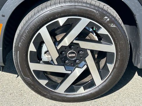 Used 2025 MINI Cooper Countryman SE w/ Comfort Package Max image 9