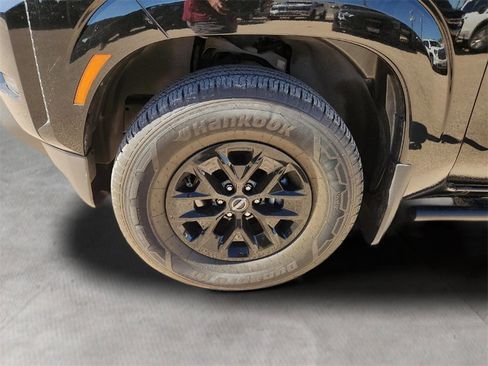Used 2024 Nissan Frontier SV image 9