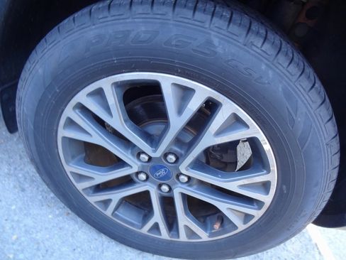 Used 2020 Ford Escape SEL image 9