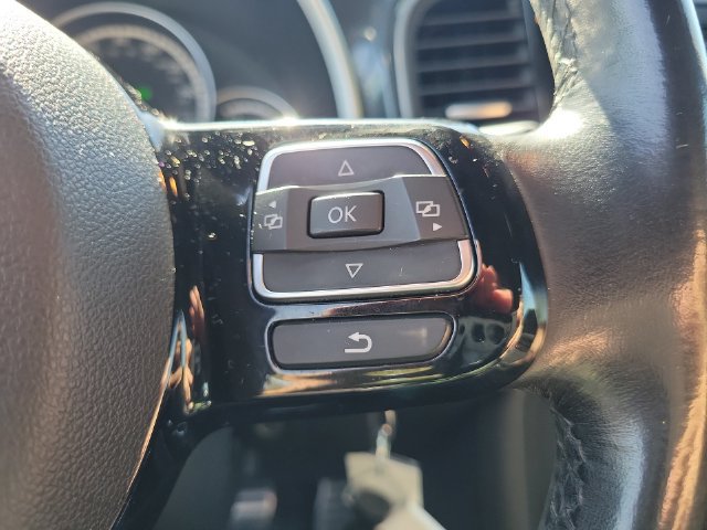 Used 2014 Volkswagen Beetle R-Line FWD image 29
