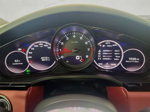 Certified 2022 Porsche Cayenne Platinum Edition image 15