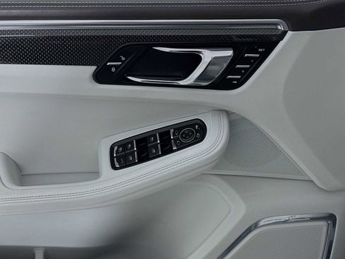 Used 2018 Porsche Macan Turbo image 11