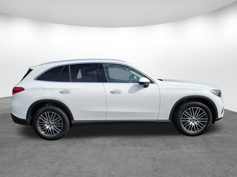 Used 2024 Mercedes-Benz GLC 300 4MATIC image 2
