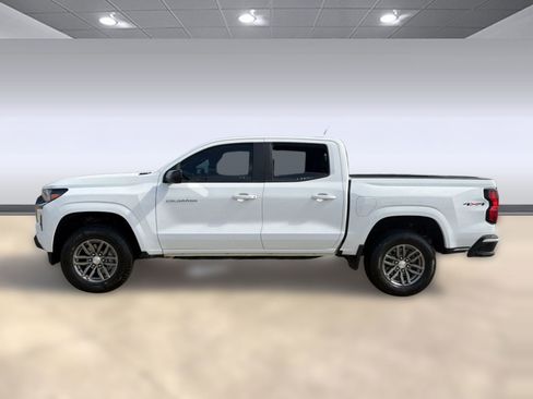 Used 2024 Chevrolet Colorado LT w/ LT Convenience Package II AWD/4WD image 2