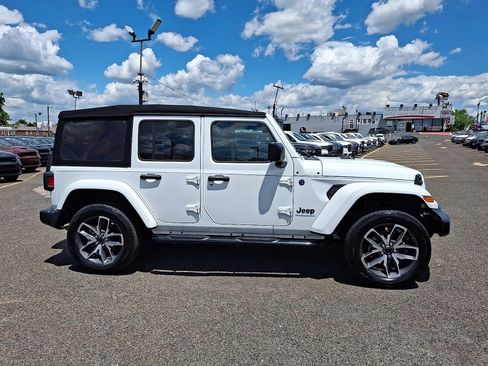 Used 2024 Jeep Wrangler Unlimited w/ Convenience Group AWD/4WD image 7
