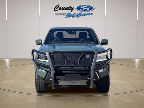 Used 2022 Nissan Frontier PRO-4X image 12