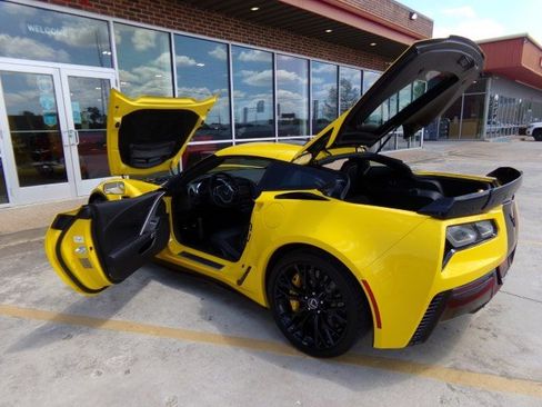 Used 2015 Chevrolet Corvette Z06 w/ 3LZ Preferred Equipment Group image 13