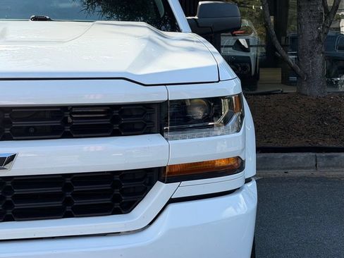 Used 2019 Chevrolet Silverado 1500 Custom w/ Custom Convenience Package AWD/4WD image 5