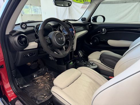 Certified 2024 MINI Cooper SE w/ Signature Upholstery Package FWD image 9