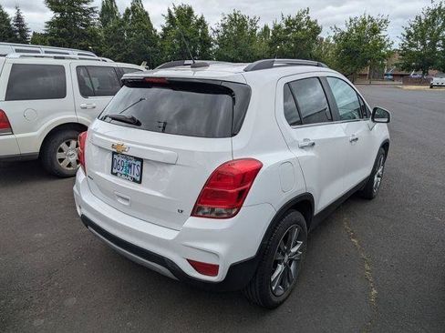 Used 2019 Chevrolet Trax LT w/ LT Convenience Package FWD image 9