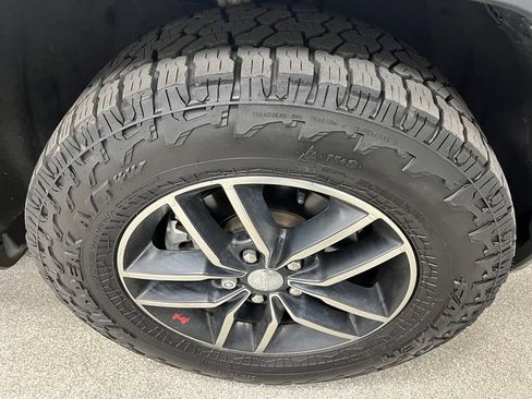 Used 2017 Jeep Grand Cherokee Trailhawk AWD/4WD image 18