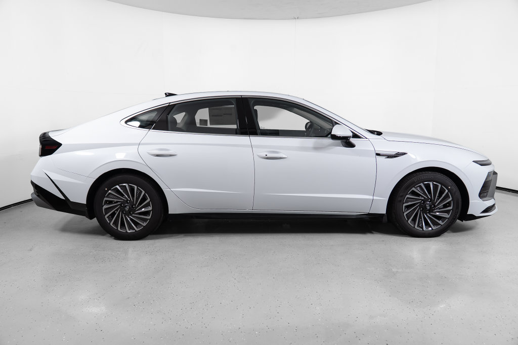 New 2026 Hyundai Sonata SEL FWD image 3