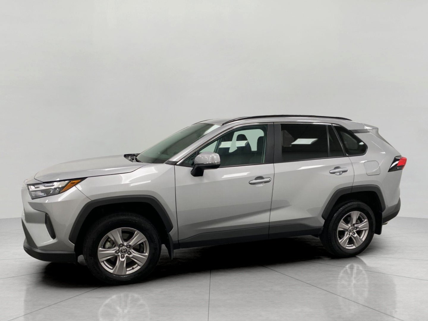 Used 2025 Toyota RAV4 XLE AWD/4WD image 8