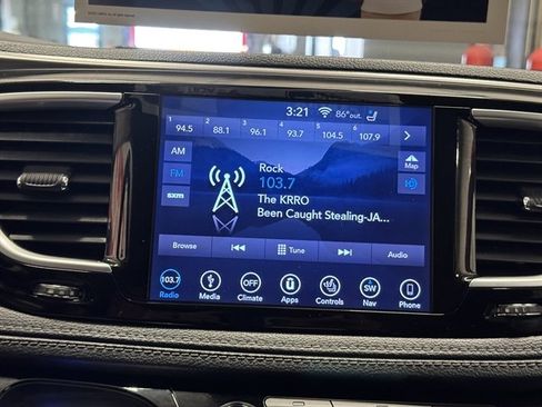 Used 2019 Chrysler Pacifica Limited FWD image 28