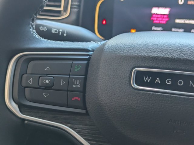 Used 2022 Jeep Wagoneer Series III AWD/4WD image 20