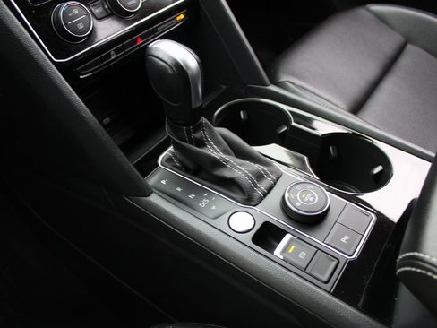 Certified 2022 Volkswagen Atlas SE image 18