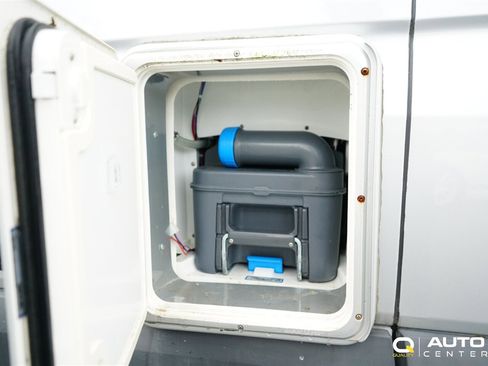 Used 2018 Mercedes-Benz Sprinter 2500 image 10