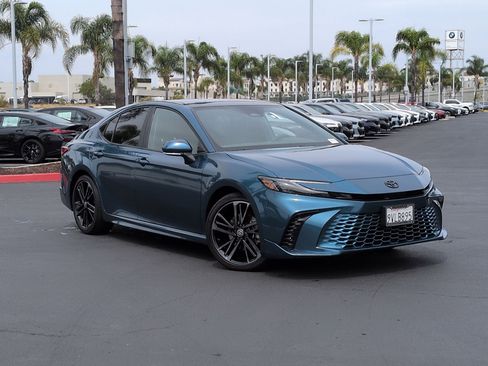 Used 2025 Toyota Camry XSE FWD image 2