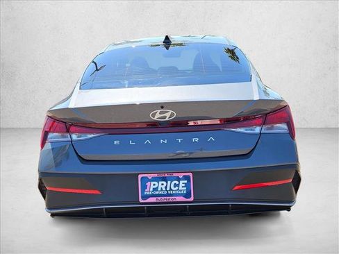 Used 2025 Hyundai Elantra SE image 6