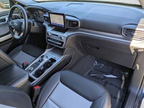 Used 2022 Ford Explorer XLT w/ Equipment Group 202A image 22