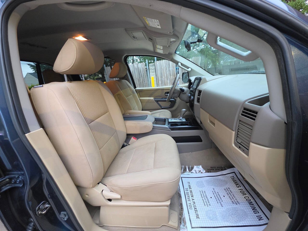 Used 2015 Nissan Titan SV RWD image 10